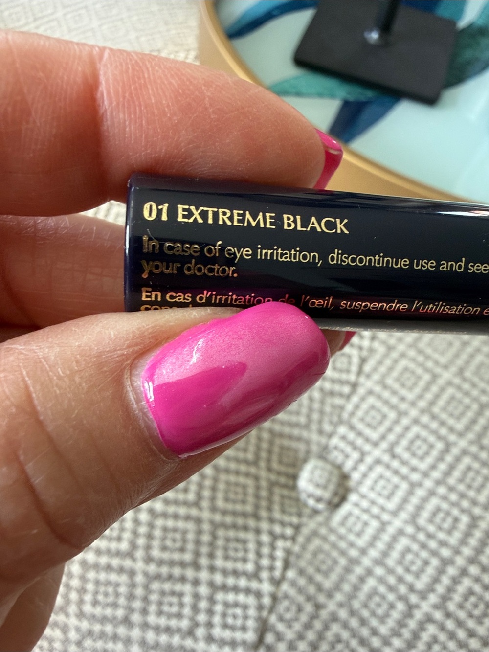 Estee Lauder Sumptuous Extreme Mascara with Pink Lipstick Cap - Picture 3 of 4